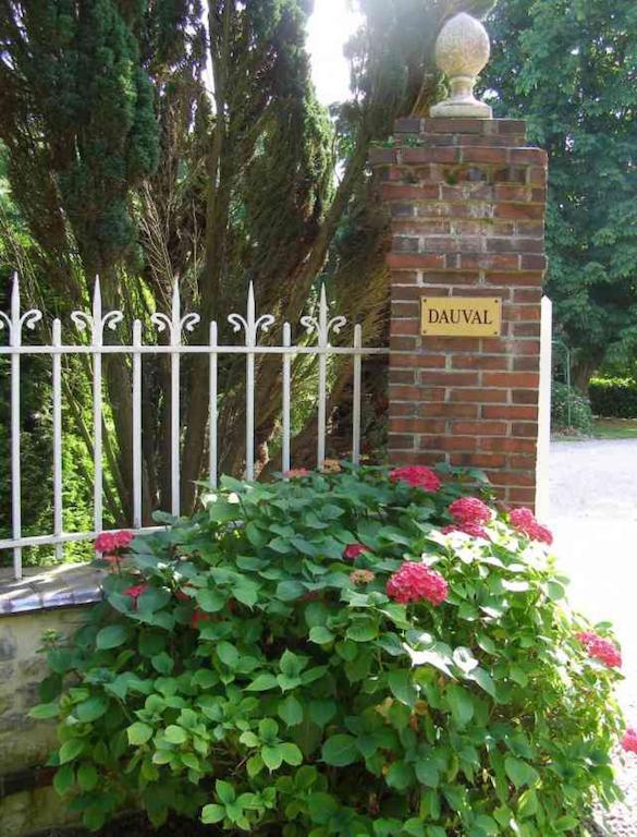Bed and Breakfast Ferme De Dauval Mandeville-en-Bessin Exterior foto